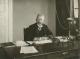 Lorens Brun (1866-1944) ved et skrivebord
